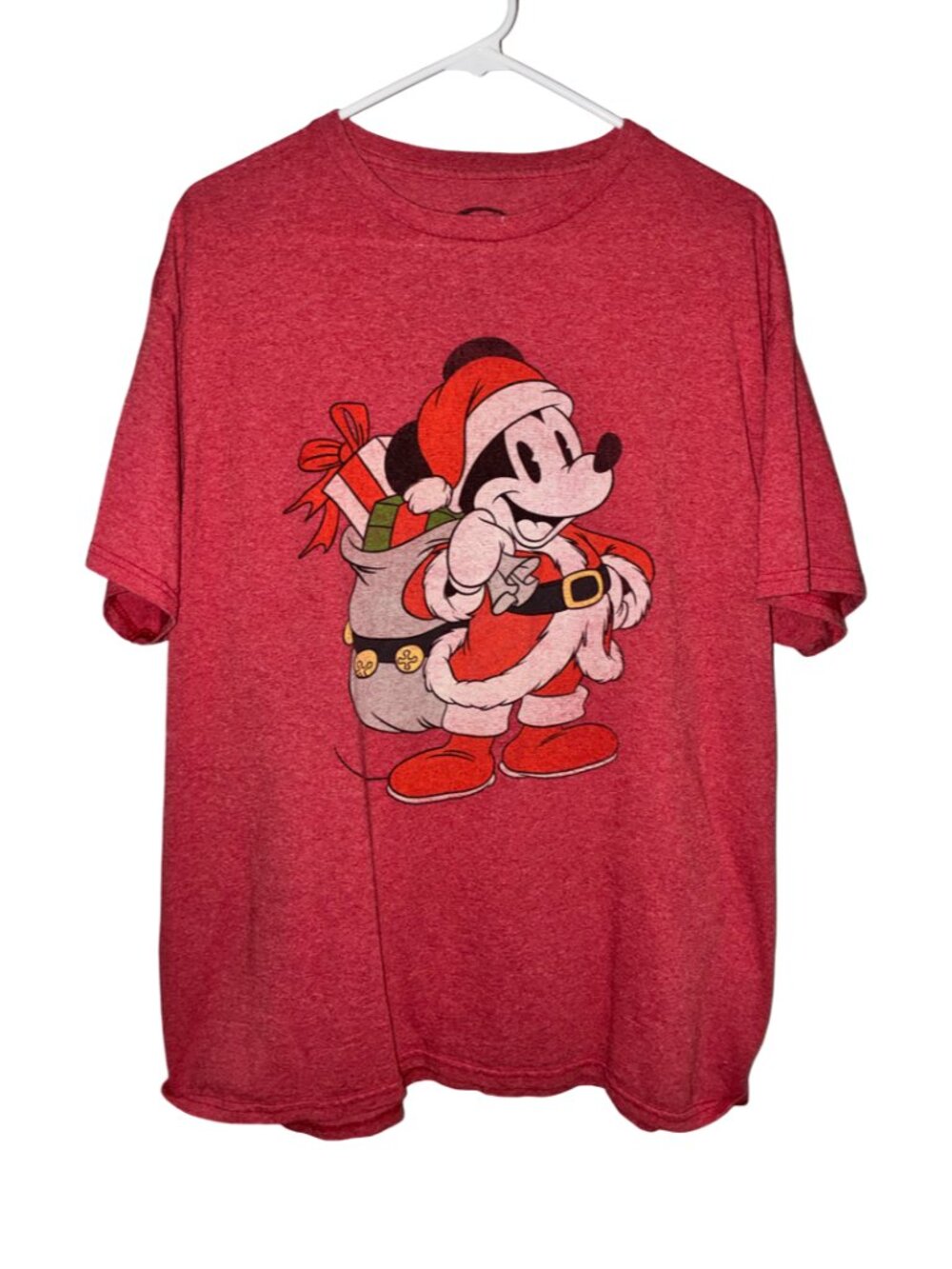 Sz.XL*Disney*Red T-Shirt--Mickey Dressed as Santa w/ Gifts--Short Sleeve